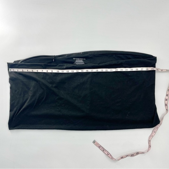 Beyond Yoga Hidden Zipper Cell‎ Phone Pocket Infinity Scarf in Black Jersey Knit - Picture 7 of 11